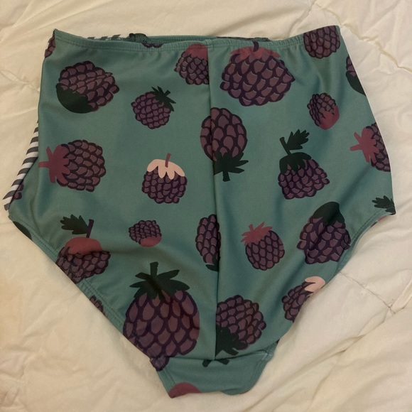 *NWOT* Nettles Tale bikini set - Picture 6 of 8